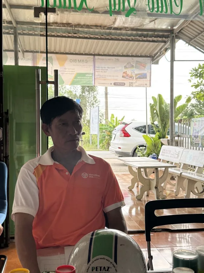 Bà con tại cửa hàng VOCHIRON
